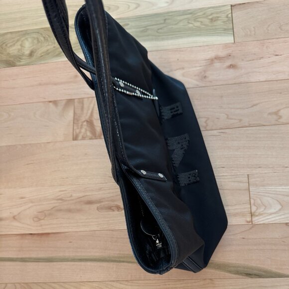 Casual with a hint of style DKNY Active bag - Picture 5 of 9